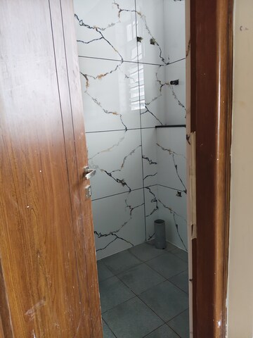Master Bedroom in 3 BHK Apartment at Halasuru – for Rent