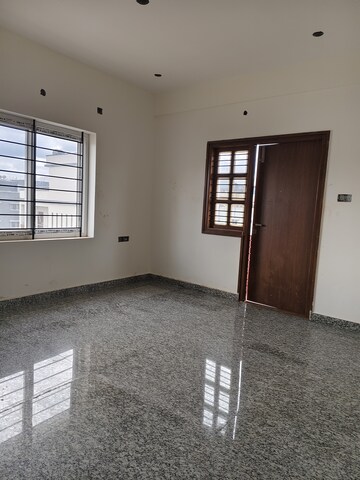 Room in 3 BHK Apartment at Halasuru – for Rent