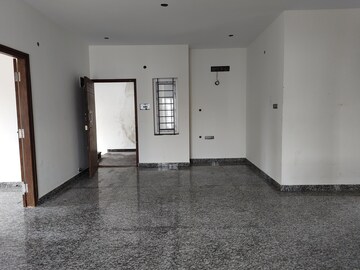 Room in 3 BHK Apartment at Halasuru – for Rent