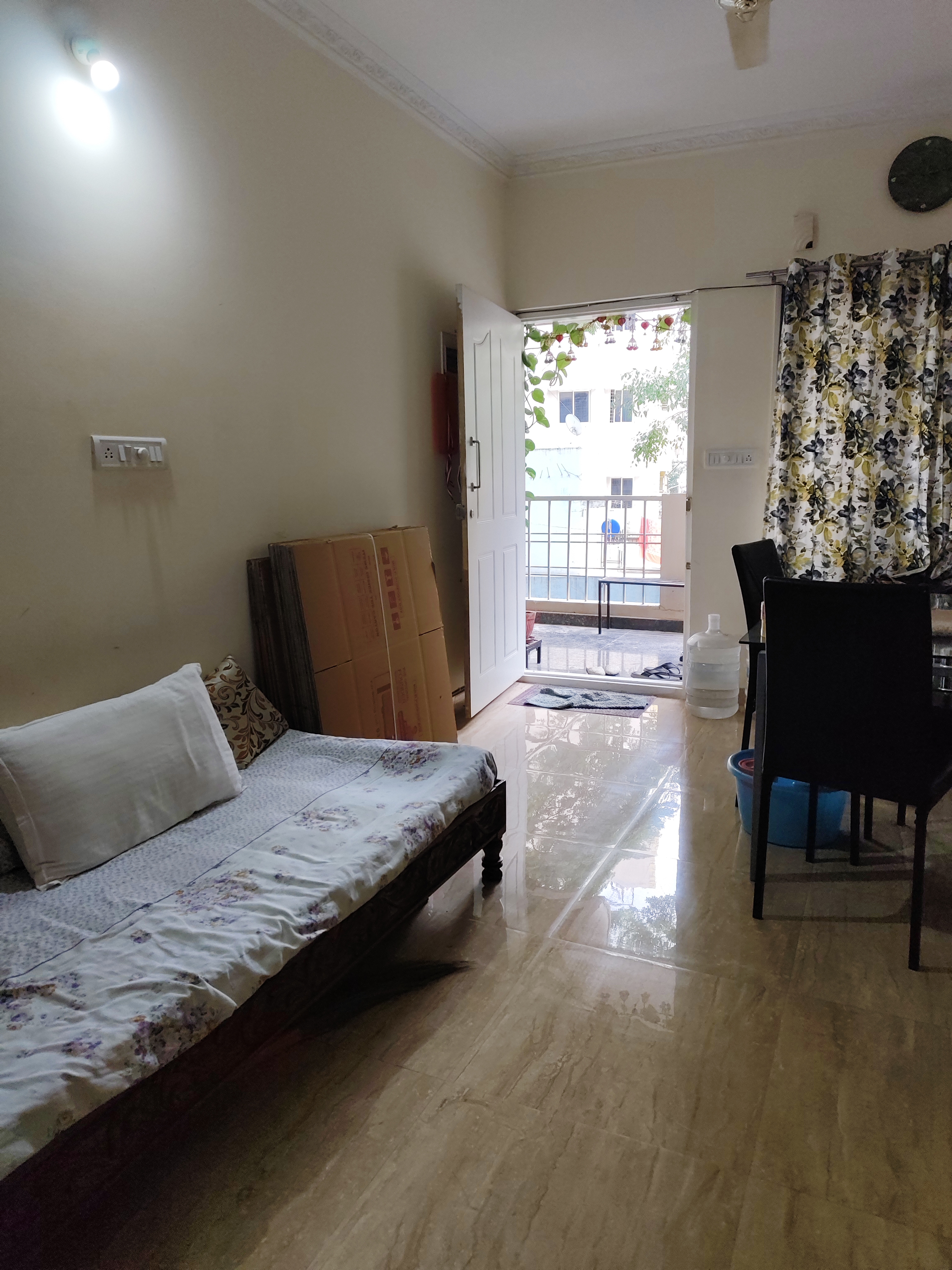 2 BHK Apartment For Rent in Vr Apartment