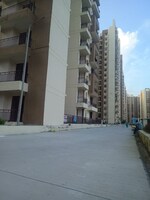 2 BHK + Extra Room 835 Sq.Ft. Apartment in Amrapali Golf Homes