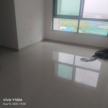 Room in 1 BHK Apartment at Kalpataru Immensa, Kolshet Road – for Rent