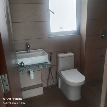 Attached Bathroom in 1 BHK Apartment at Kalpataru Immensa, Kolshet Road – for Rent