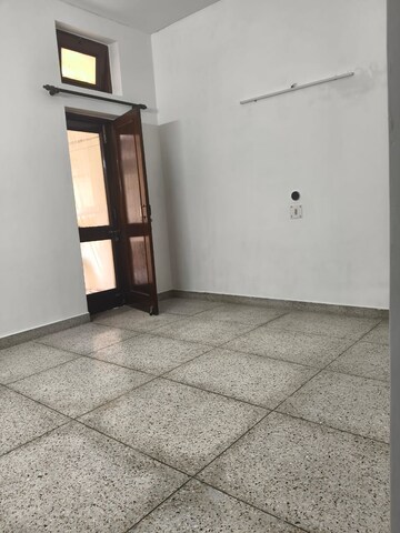 Room in 3 BHK Builder Floor at Saket – for Rent