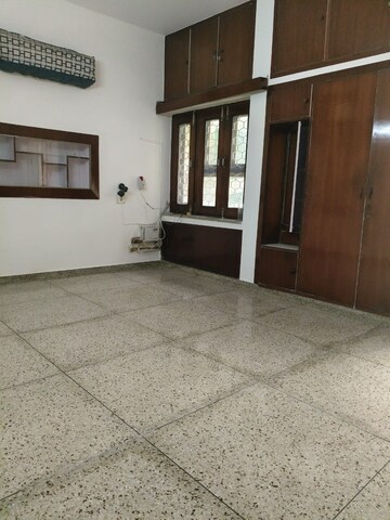 Room in 3 BHK Builder Floor at Saket – for Rent