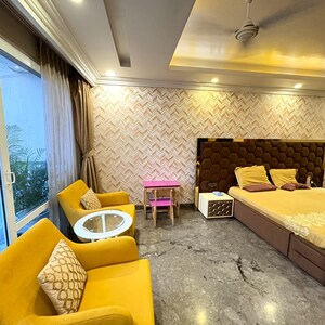 Team Area in 4 BHK Builder Floor at Hauz Khas – for Sale