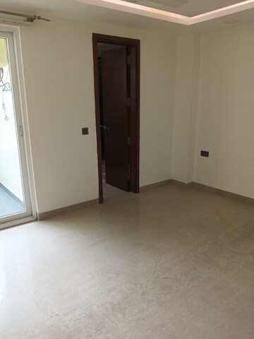Room in 4 BHK Builder Floor at Safdarjung Enclave – for Rent