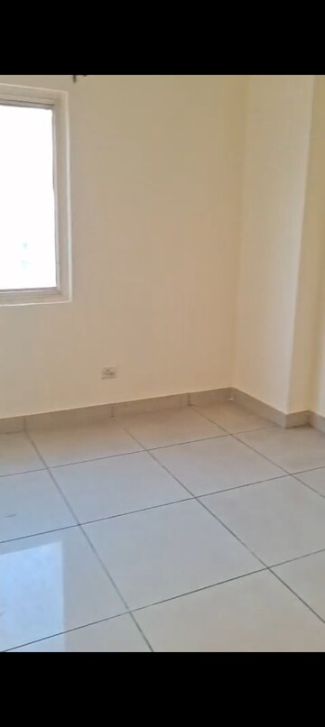 Room in 2 BHK Apartment at Panchsheel Greens, Sector 16 Greater Noida – for Rent