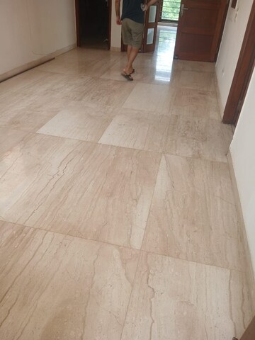 Room in 2 BHK Builder Floor at SS Southend Floors, South City 2 – for Rent