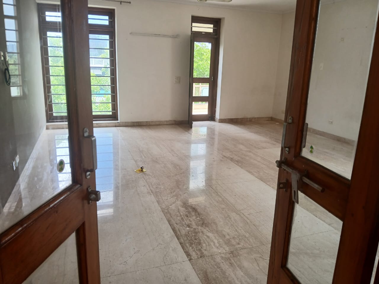 2 BHK + Extra Room Builder Floor For Rent in SS Southend Floors