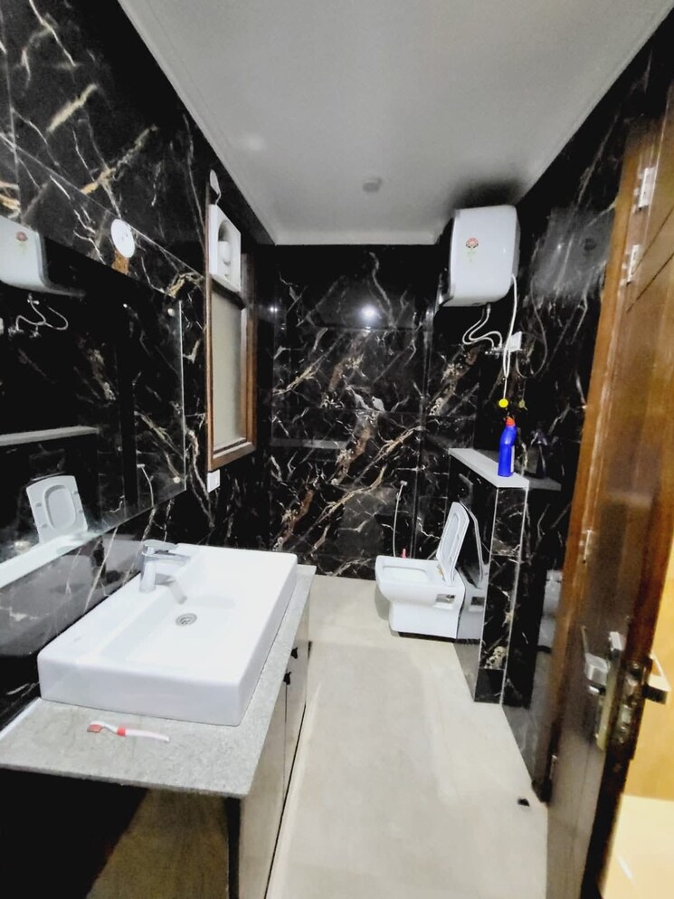 Bathroom, saket 3 Bedroom 200 Sq.Ft. Builder Floor In Saket Delhi 9121475