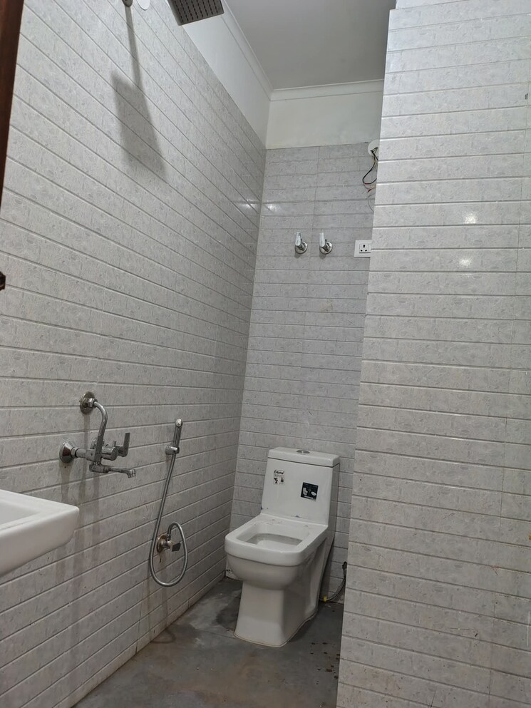 Bathroom, saket 3 Bedroom 200 Sq.Ft. Builder Floor In Saket Delhi 9121475