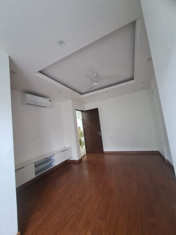 Room in 3 BHK Builder Floor at Kohli One Malibu Town Plot, Sector 47 – for Rent