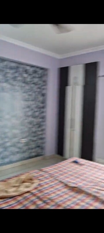 Room in 2 BHK Apartment at Panchsheel Greens II, Sector 16 Greater Noida – for Rent