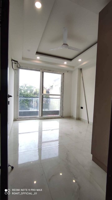 Room in 3 BHK Builder Floor at Saket – for Rent