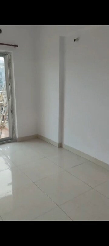 Room in 3.5 BHK Apartment at Aashiyana Homes, Gaur City 1 – for Rent