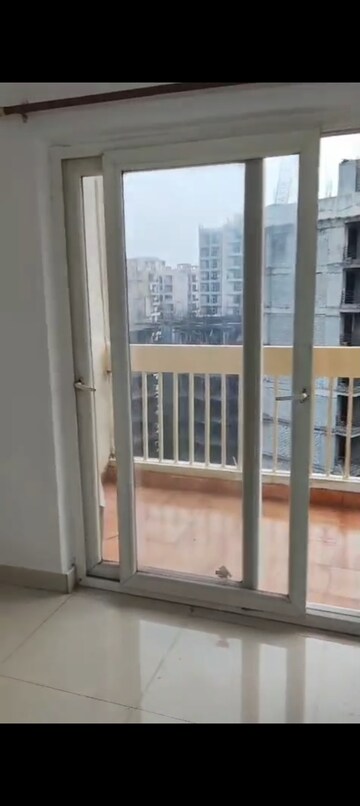 Room in 3.5 BHK Apartment at Aashiyana Homes, Gaur City 1 – for Rent