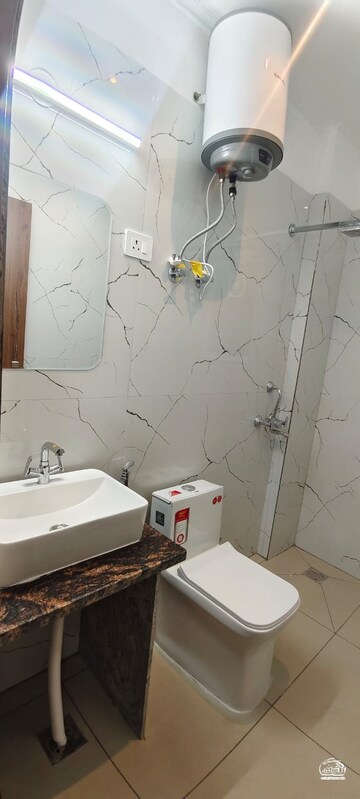 Bathroom in 5 BHK Builder Floor at Auram Floor, South City 2 – for Rent
