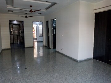 Room in 5 BHK Builder Floor at Auram Floor, South City 2 – for Rent