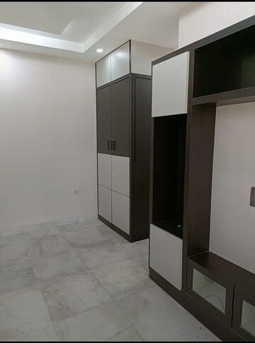 Room in 1 BHK Apartment at Shreedham Classic, Goregaon West – for Rent
