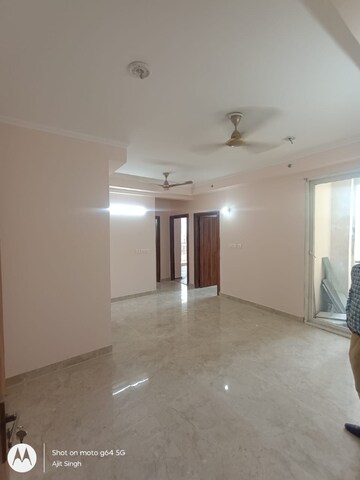 Room in 2 BHK Apartment at Gaur City 4th Avenue, Sector 4 Greater Noida – for Rent