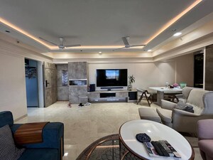 Team Area in 4 BHK Apartment at Shantee Sunshine Meadows, Vasai West – for Sale