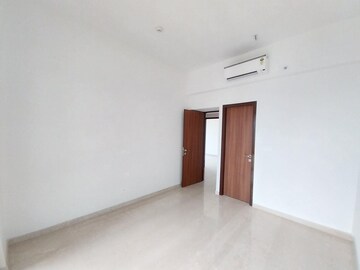 Room in 3 BHK Apartment at Piramal Mahalaxmi, Mahalaxmi – for Sale
