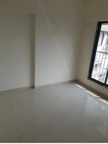 Room in 1 BHK Apartment at Laxmi Heights Goregaon, Goregaon West – for Rent