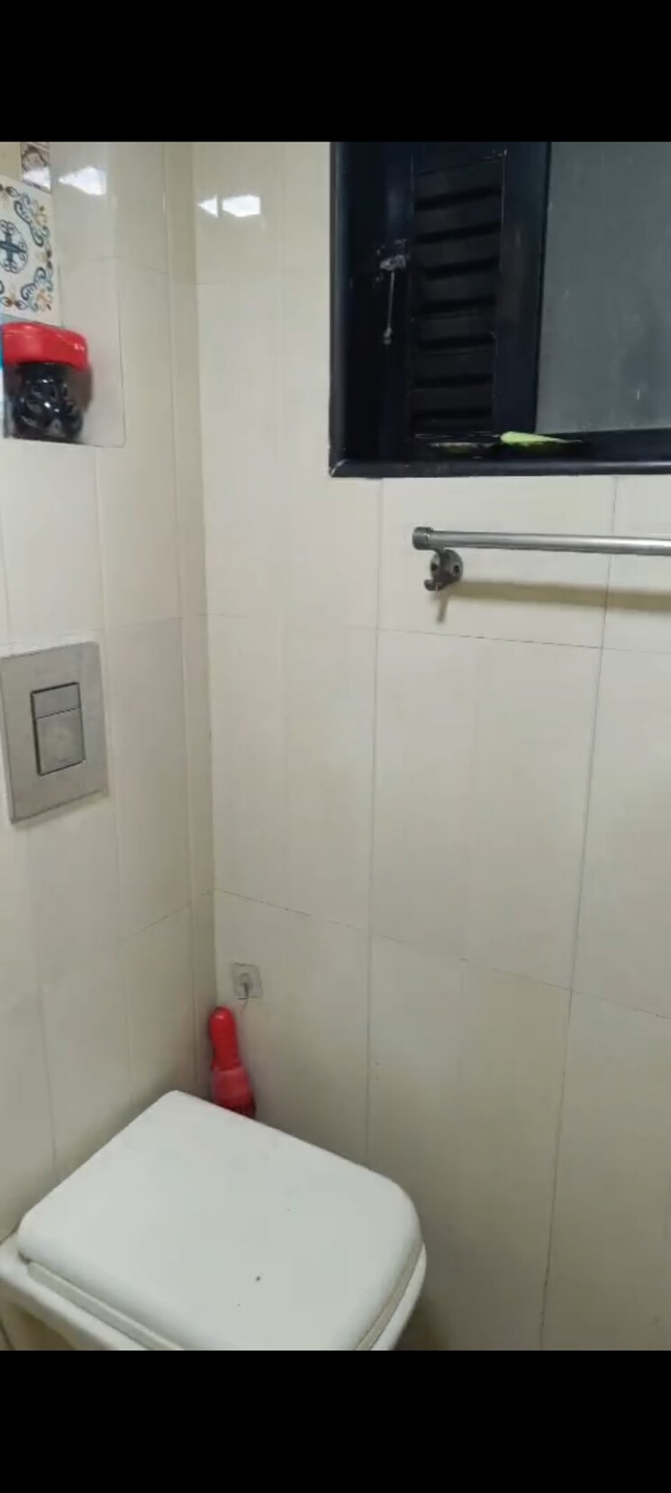 Bathroom, santoshi-mata-chs-mumbai-central 1 Bedroom 300 Sq.Ft. Apartment In Marzban Parsi Colony Mumbai 9121544