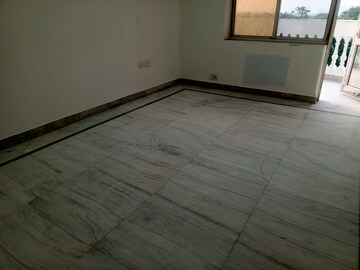 Room in 4 BHK Apartment at Omaxe The Olive Heights, Sector 56 – for Rent