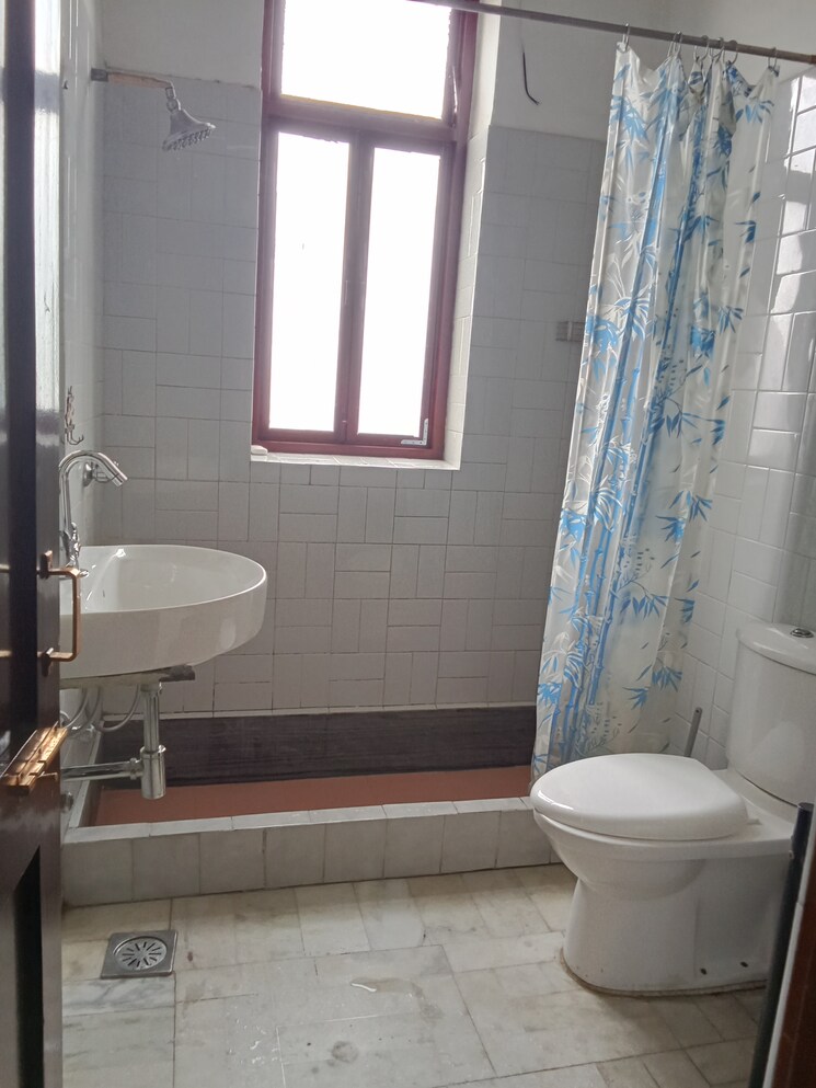 Bathroom, vasant vihar 2 Bedroom 1600 Sq.Ft. Builder Floor In Vasant Vihar Delhi 9121573