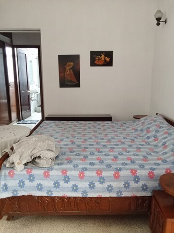 Bedroom in 2 BHK Builder Floor at Vasant Vihar – for Rent