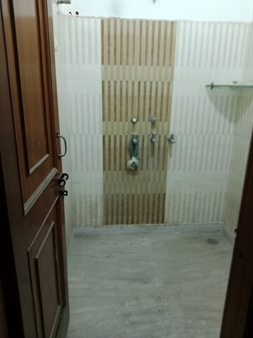 Room in 2 BHK Builder Floor at Sector 13 – for Rent