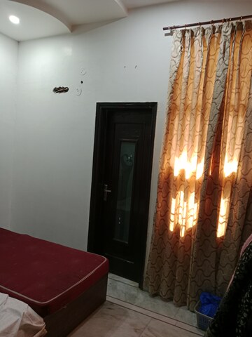 Room in 2 BHK Builder Floor at Sector 13 – for Rent