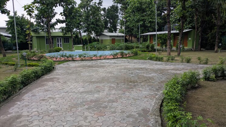  Parking, sector 135  2017 Sq.Yd. Plot In Sector 135 Noida 9121606