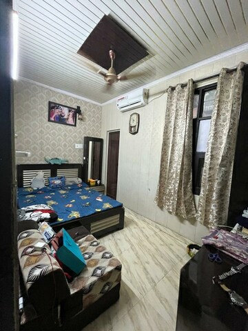 Bedroom in 1.5 BHK Builder Floor at Ramesh Nagar – for Rent
