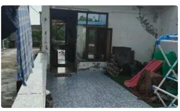 Parking in 1.5 BHK Builder Floor at Ramesh Nagar – for Rent