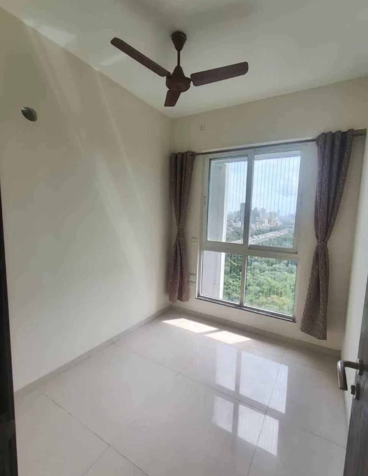 2 BHK Apartment For Rent in Sheth Zuri