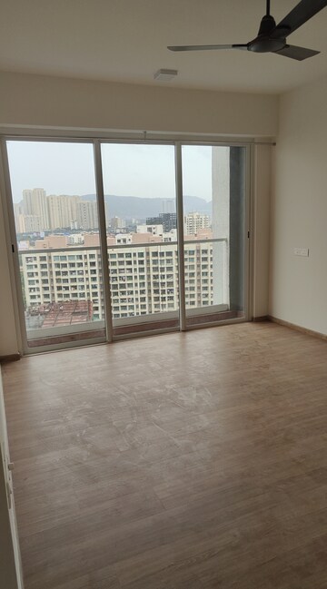 Room in 2 BHK Apartment at Indiabulls One Indiabulls, Pokhran Road No Two – for Rent