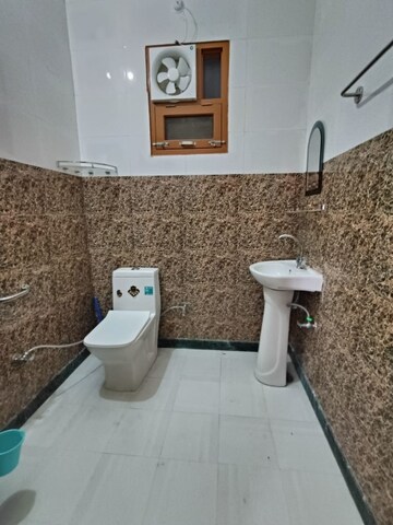 Bathroom in 2 BHK Independent House at Gomti Nagar – for Rent