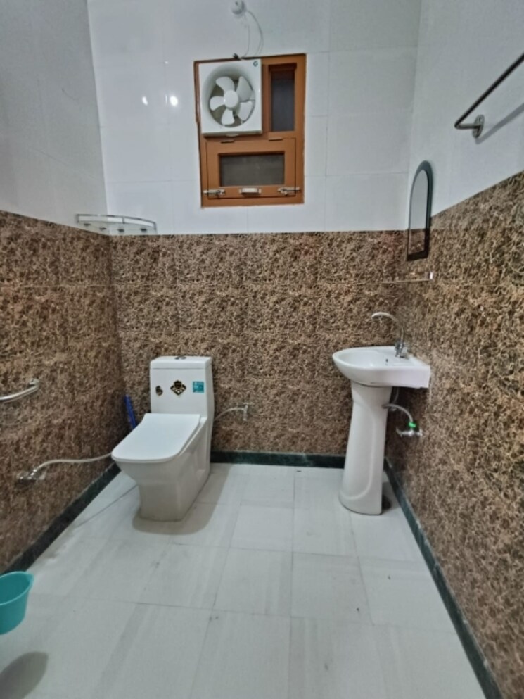 Bathroom, gomti nagar 2 Bedroom 1050 Sq.Ft. Independent House In Gomti Nagar Lucknow 9121642
