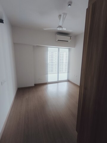 Room in 3 BHK Apartment at Sector 43 – for Rent