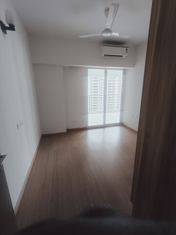 Room in 3 BHK Apartment at Sector 43 – for Rent