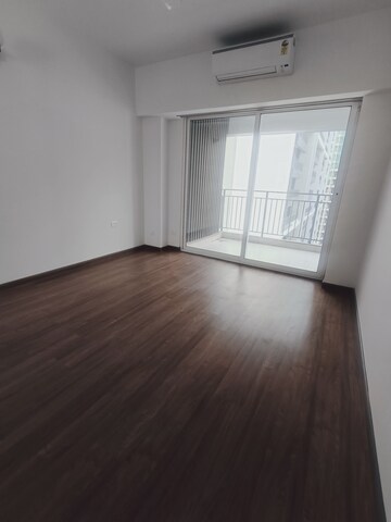 Room in 3 BHK Apartment at Sector 43 – for Rent