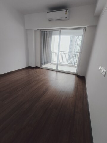 Room in 3 BHK Apartment at Sector 43 – for Rent