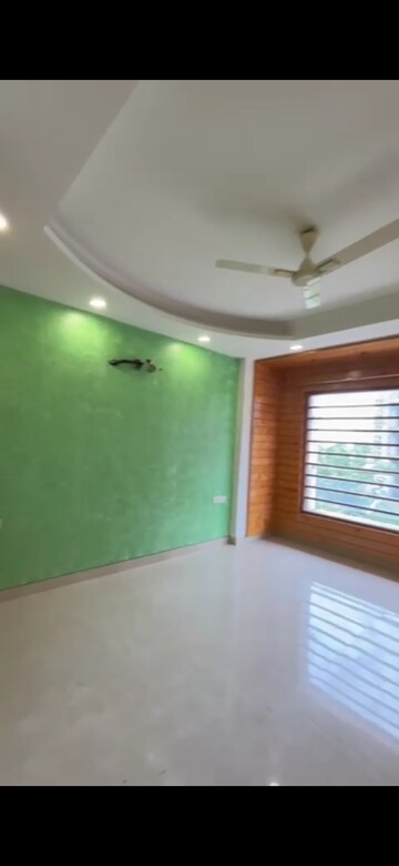Furnished Amenities in 3 BHK Builder Floor at TDI The Retreat, Sector 89 – for Sale