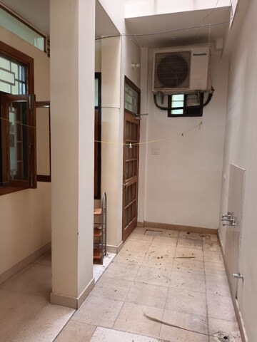 Building Lobby in 1.5 BHK Independent House at Gomti Nagar – for Rent