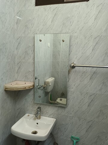 Bathroom in 1.5 BHK Independent House at Gomti Nagar – for Rent