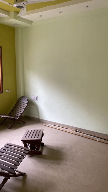 Room in 3.5 BHK Independent House at Nipania – for Rent