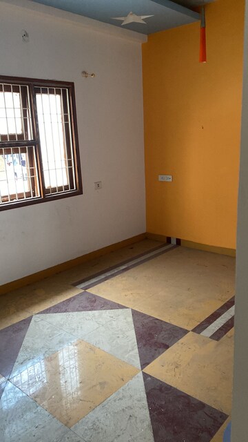 Room in 3.5 BHK Independent House at Nipania – for Rent
